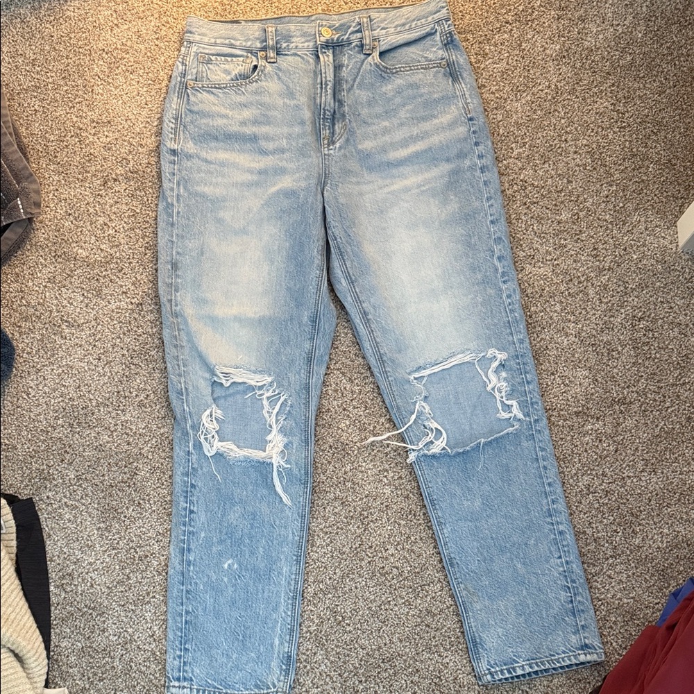 American Eagle Outfitters Light Blue Distressed Boyfriend Jeans